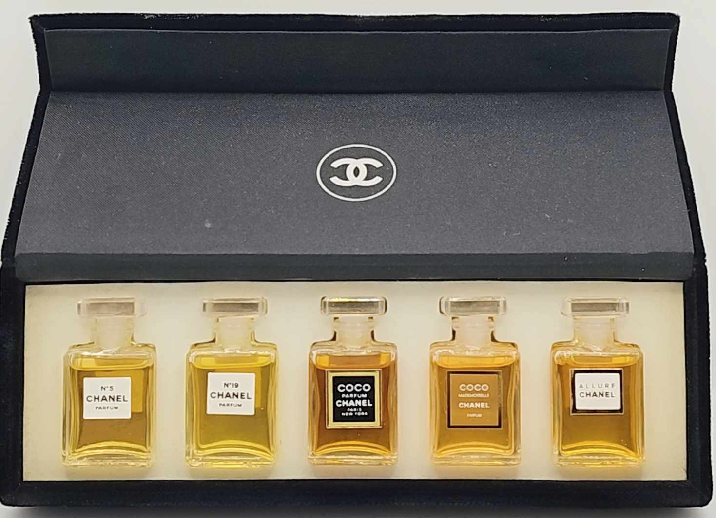 Chanel Mini Parfum Set – 5 Iconic Fragrances (N°5, N°19, Coco, Mademoiselle, Allure) in Gift Box – by Ghbb Trading